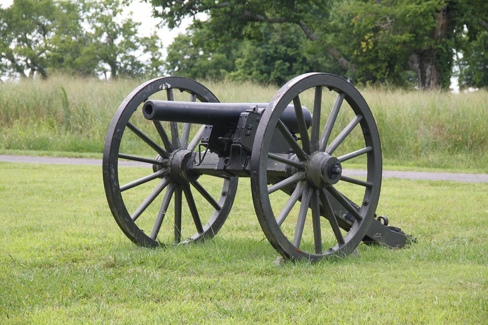 A Civil War cannon at the Union artillery position at McFadden's Farm